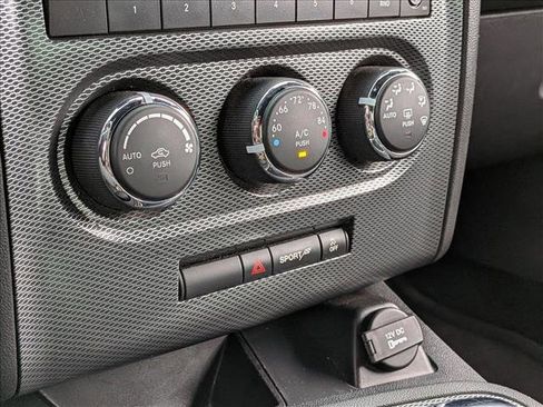 Used 2012 Dodge Challenger R/T image 14