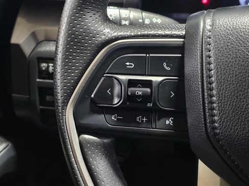 Used 2025 Toyota 4Runner SR5 AWD/4WD image 32