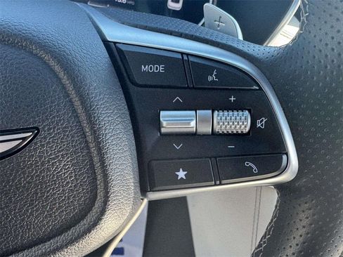 Used 2025 Genesis G70 2.5T image 20