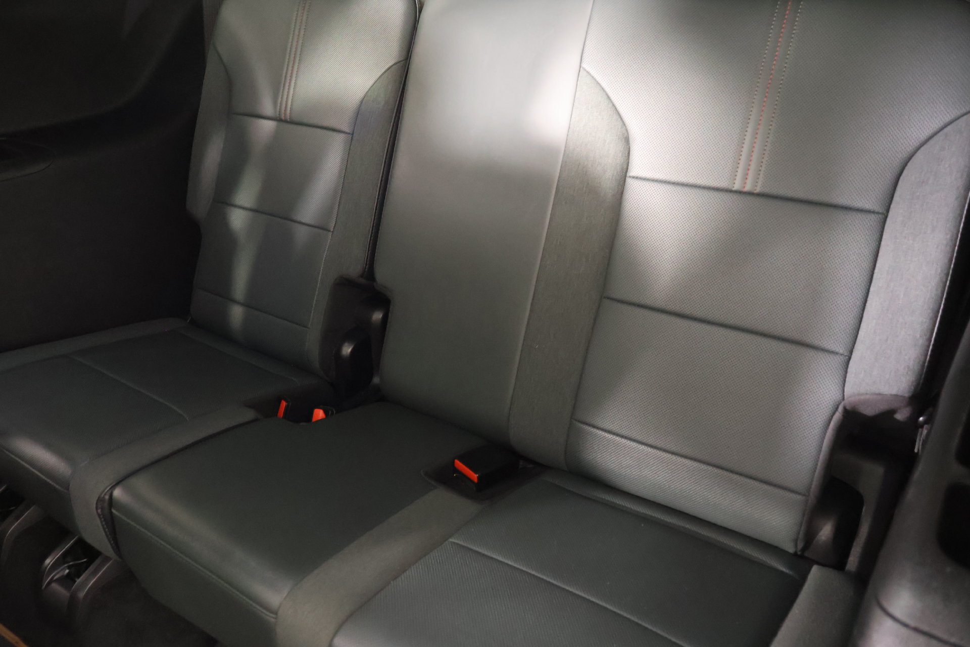 Used 2025 GMC Acadia AT4 AWD/4WD image 12