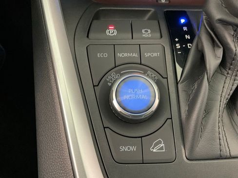 Used 2025 Toyota RAV4 Limited AWD/4WD image 19
