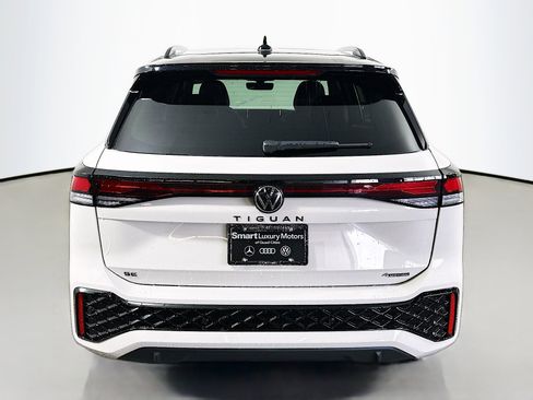 New 2026 Volkswagen Tiguan SE R-Line AWD/4WD image 6