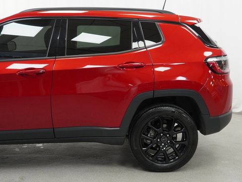 Used 2025 Jeep Compass Latitude w/ Altitude Special Edition image 17