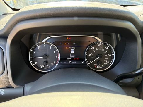 Used 2024 Nissan Titan SV w/ SV Convenience Package image 23