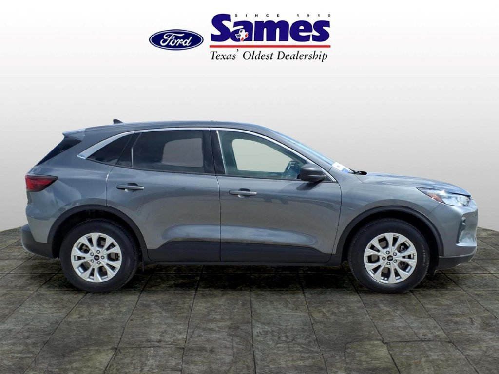 Used 2024 Ford Escape Active w/ Tech Pack #1 AWD/4WD image 2