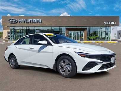 Used 2025 Hyundai Elantra SE