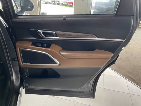 Used 2022 Kia Telluride SX w/ SX Prestige Package image 23