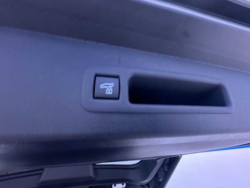 Used 2025 Toyota Sienna Limited image 41