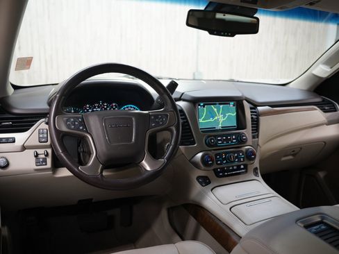 Used 2019 GMC Yukon XL Denali w/ Denali Ultimate Package image 9