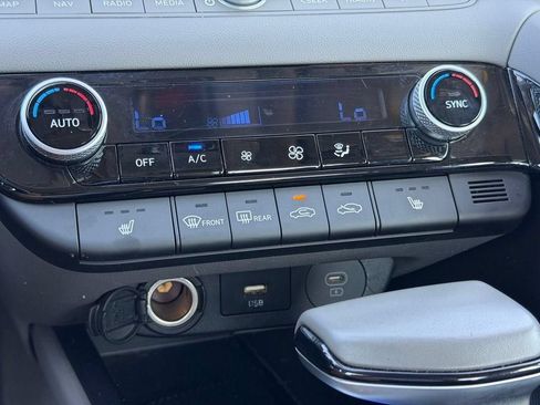 Used 2025 Hyundai Elantra SEL FWD image 21