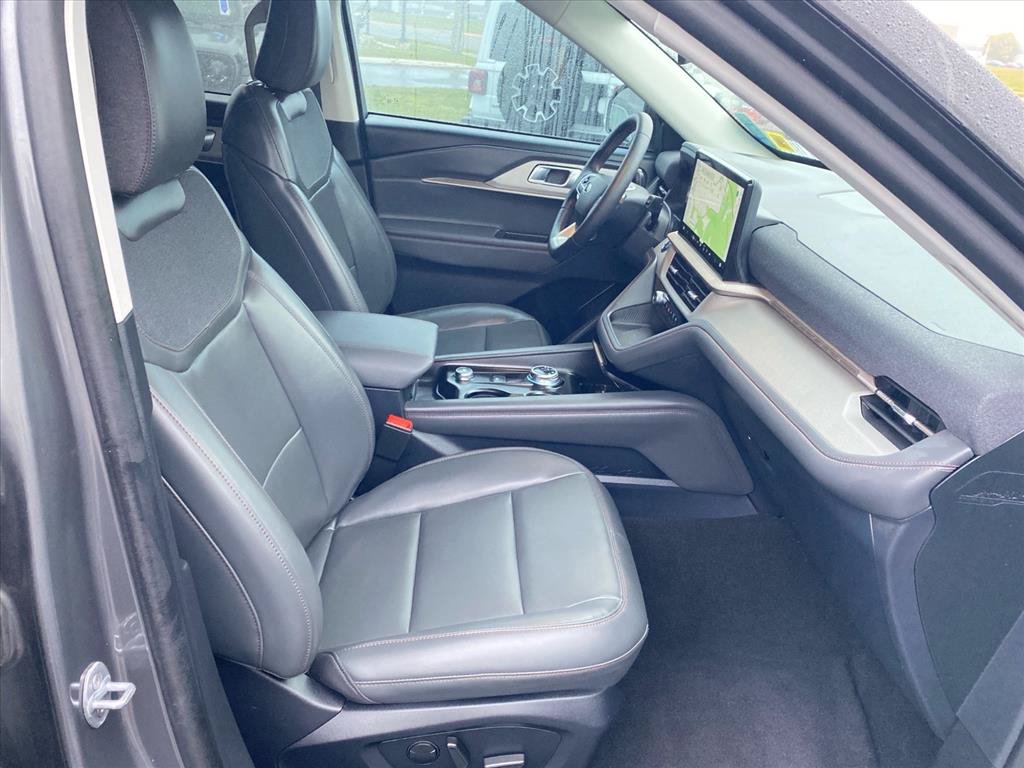 Used 2025 Ford Explorer Active w/ Active Comfort Package AWD/4WD image 25
