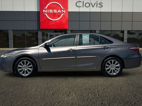 Used 2017 Toyota Camry XLE w/ Moonroof Package FWD image 6