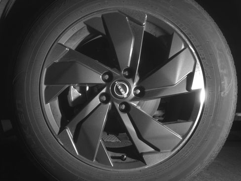 Used 2025 Nissan Rogue SV image 12