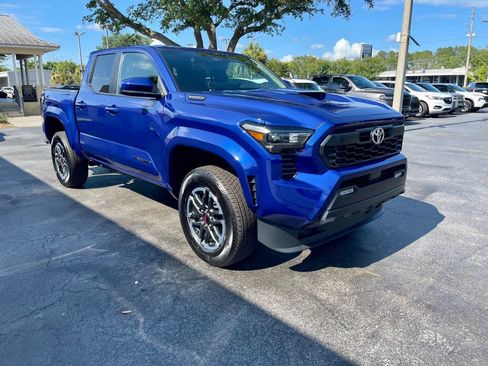 Used 2025 Toyota Tacoma TRD Sport AWD/4WD image 7