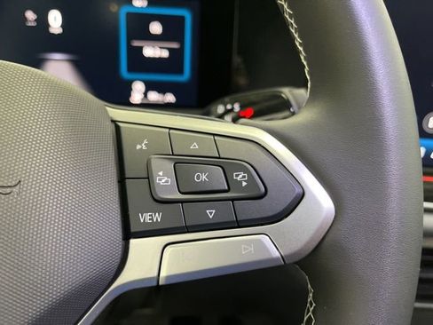 New 2025 Volkswagen Tiguan SE image 17