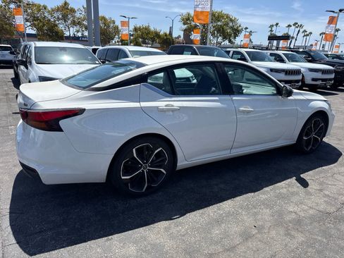 Used 2024 Nissan Altima 2.5 SR FWD image 12