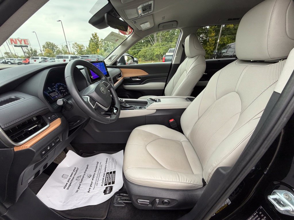 Used 2024 Toyota Grand Highlander AWD Hybrid image 10