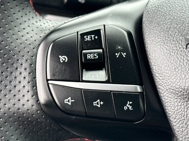 Used 2025 Ford Escape ST-Line FWD image 24