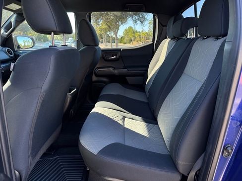 Used 2022 Toyota Tacoma TRD Off-Road image 18