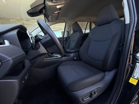 Used 2025 Toyota RAV4 XLE FWD image 4