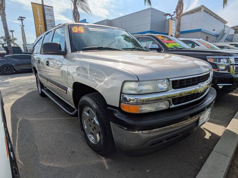 Used 2005 Chevrolet Suburban LS image 2