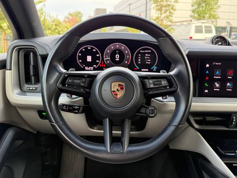 Certified 2024 Porsche Cayenne S AWD/4WD image 16