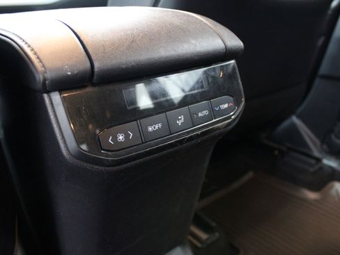 Used 2021 Toyota Highlander XLE image 21