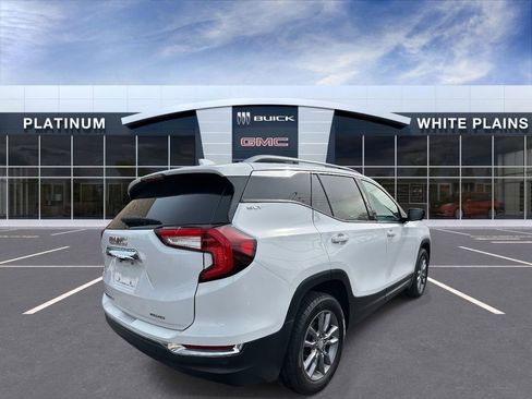 Used 2023 GMC Terrain SLT image 2