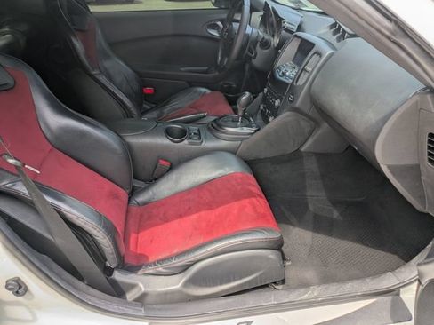Used 2020 Nissan 370Z NISMO RWD image 24
