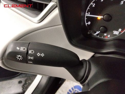 Used 2024 Toyota Corolla Cross L image 13