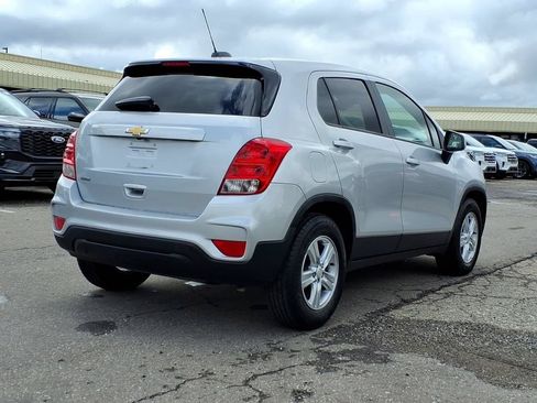 Used 2020 Chevrolet Trax LS w/ Tint and Cruise Package FWD image 5