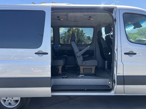 Used 2014 Mercedes-Benz Sprinter 2500 image 10