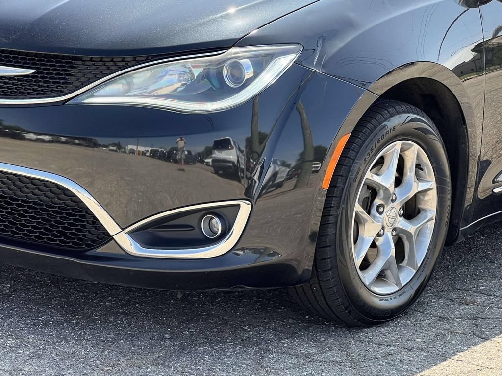 Used 2019 Chrysler Pacifica Limited FWD image 9