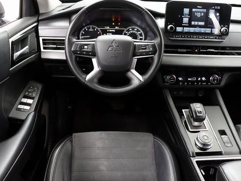 Used 2024 Mitsubishi Outlander SE image 15