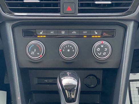 Used 2022 Volkswagen Taos SE FWD image 23