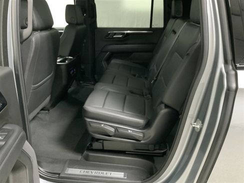 Used 2025 Chevrolet Suburban Z71 AWD/4WD image 20