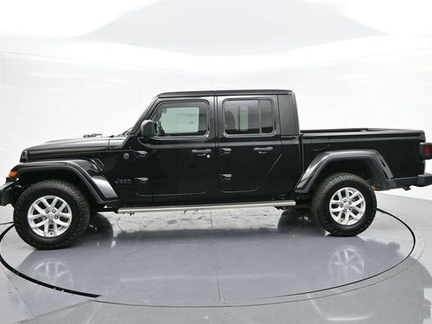 Used 2023 Jeep Gladiator Sport image 4