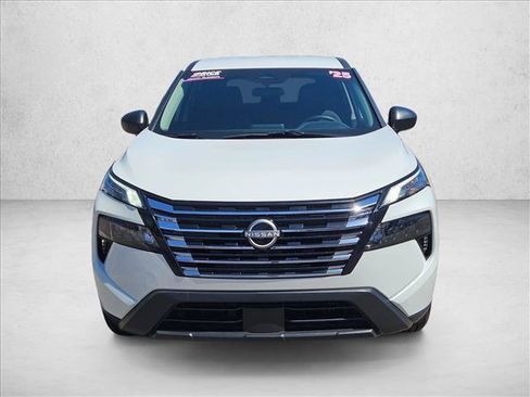 Used 2025 Nissan Rogue S FWD image 2