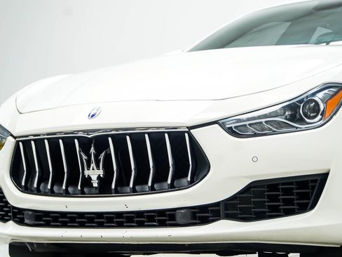 Used 2019 Maserati Ghibli S Q4 AWD/4WD image 2