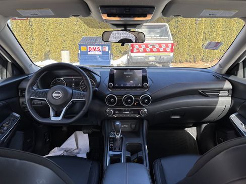 Used 2025 Nissan Sentra SR w/ SR Premium Package image 17