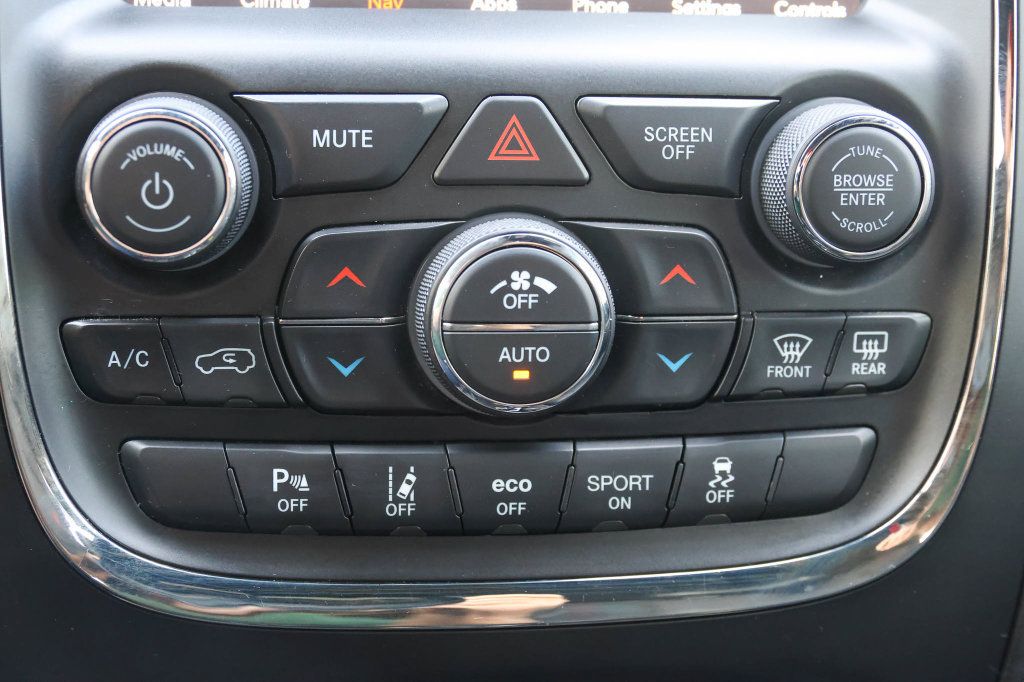 Used 2018 Dodge Durango R/T w/ Technology Group AWD/4WD image 32