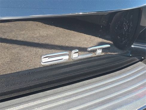 Used 2024 GMC Yukon XL SLT image 10