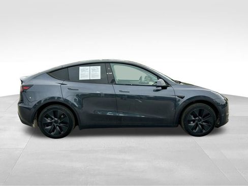 Used 2025 Tesla Model Y Long Range RWD image 4