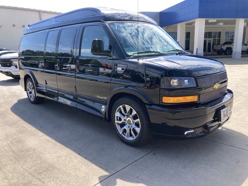 New 2026 Chevrolet Express 2500 Extended w/ Driver Convenience Package RWD image 3