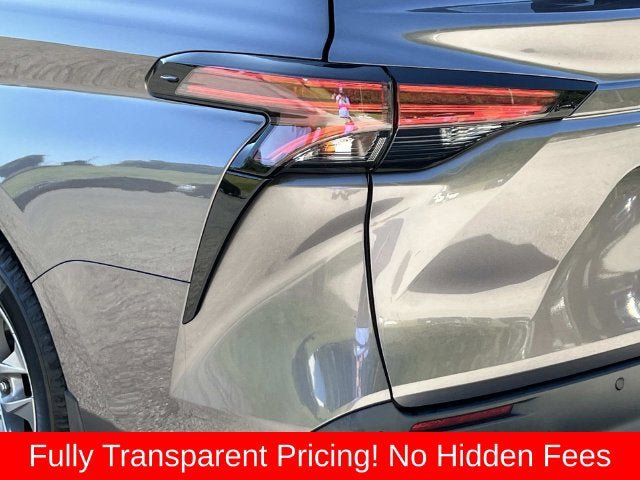 Used 2022 Toyota Sienna XLE FWD image 5