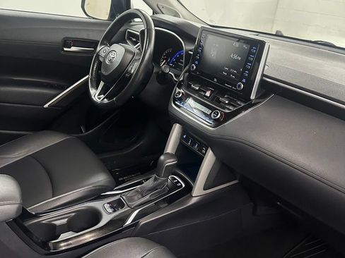 Used 2022 Toyota Corolla Cross XLE AWD/4WD image 35