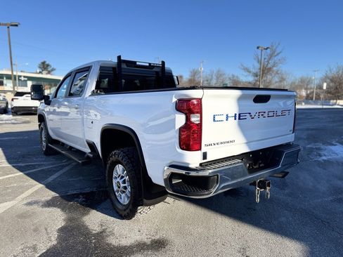 Used 2022 Chevrolet Silverado 2500 LT w/ Convenience Package image 4