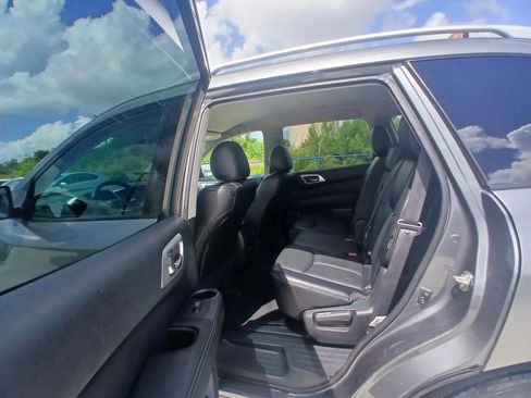 Used 2020 Nissan Pathfinder SL FWD image 12