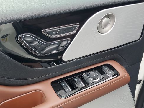 New 2026 Lincoln Aviator Reserve AWD/4WD image 9