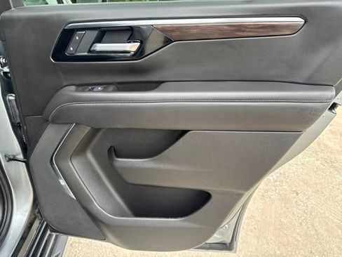 Used 2025 Chevrolet Tahoe LT AWD/4WD image 18